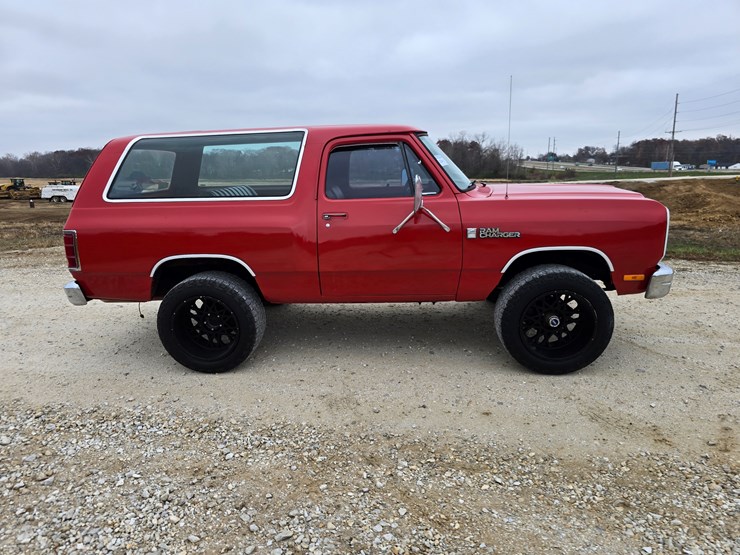 1986-dodge-ram-charger-image-29