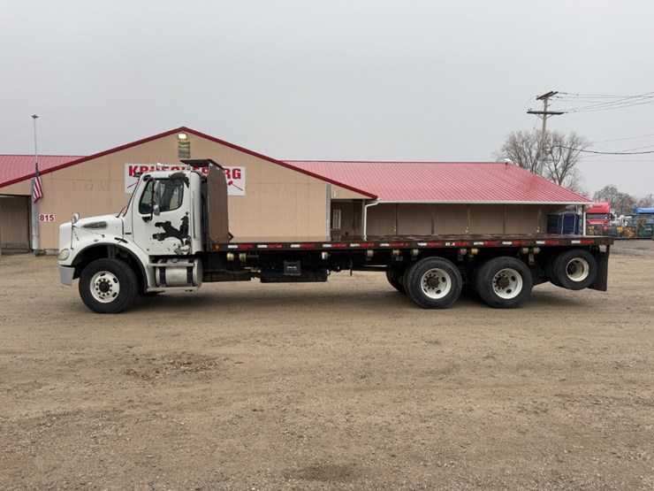 2006-freightliner-m2112-flatbed-image-3