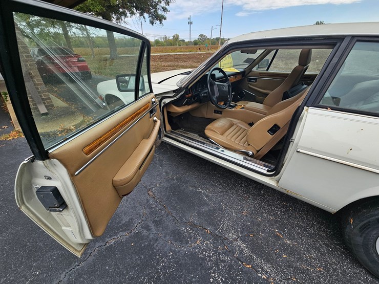 #21242-•-1990-jaguar-xjs-passenger-car-image-22