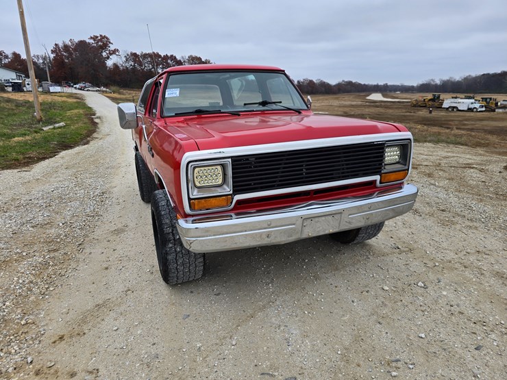 1986-dodge-ram-charger-image-38