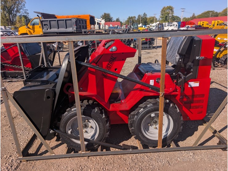 agt-sda-140w-mini-wheel-loader-image-1