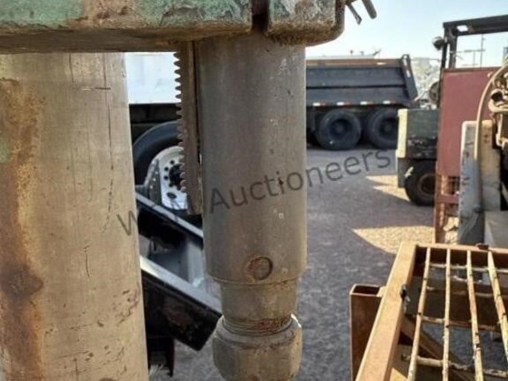 linde-shape-cutting-machine-on-table-image-9