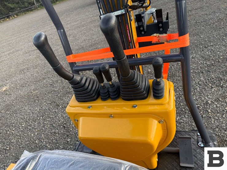 2025-cfg-industrial-mx12r-mini-excavator-image-26