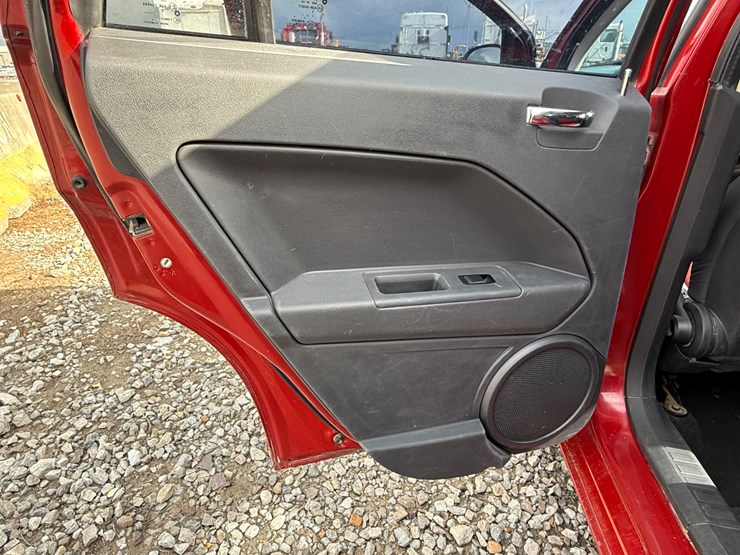 2008-dodge-caliber-image-25