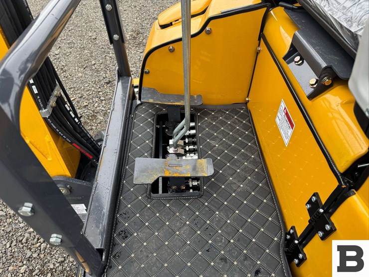 2025-cfg-industrial-qk18r-mini-excavator-image-26