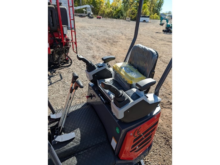 cfg-mx15rx-mini-excavator-w/-mechanical-thumb-image-9