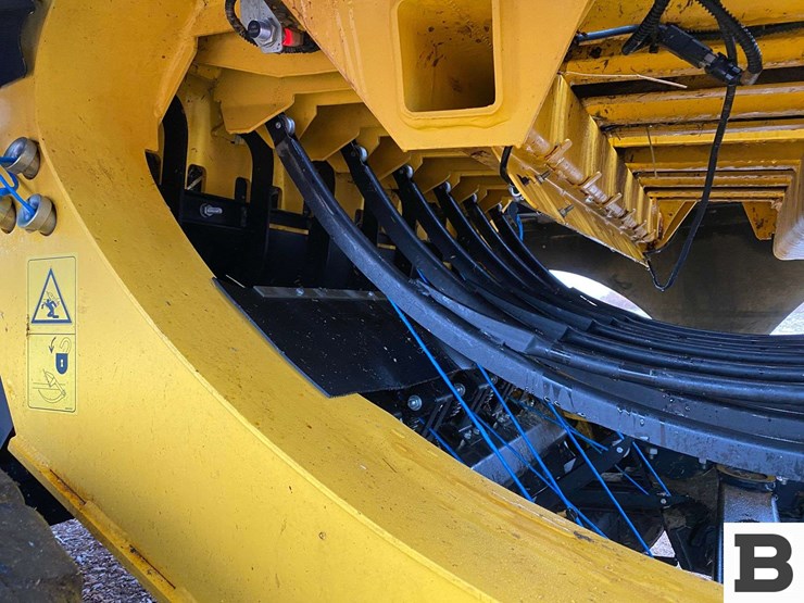 new-holland-340-image-30