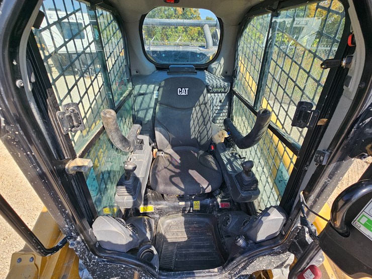 2023-caterpillar-299d3-image-35