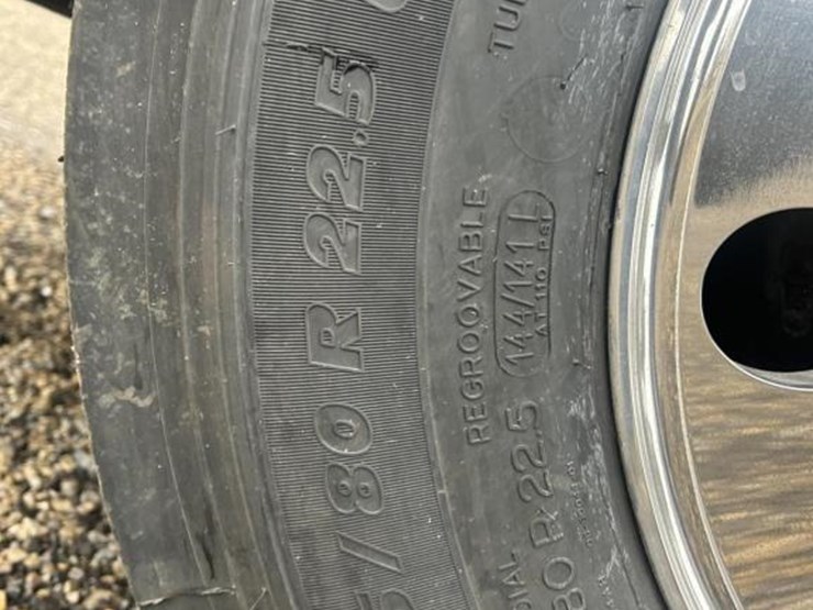 #1676-•-2015-volvo-vnl-day-cab-truck-tractor-image-52