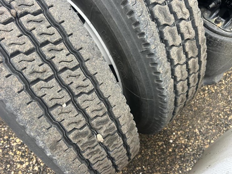 #1675-•-2016-freightliner-harrison-glider-kit-day-cab-truc-image-48