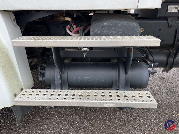 2008-sterling-l7500-image-22