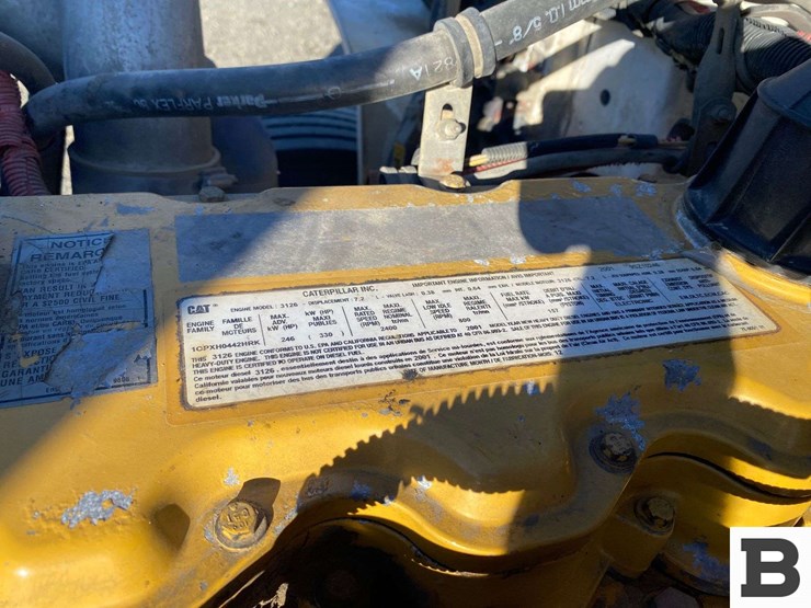 2002-freightliner-fl70-image-38