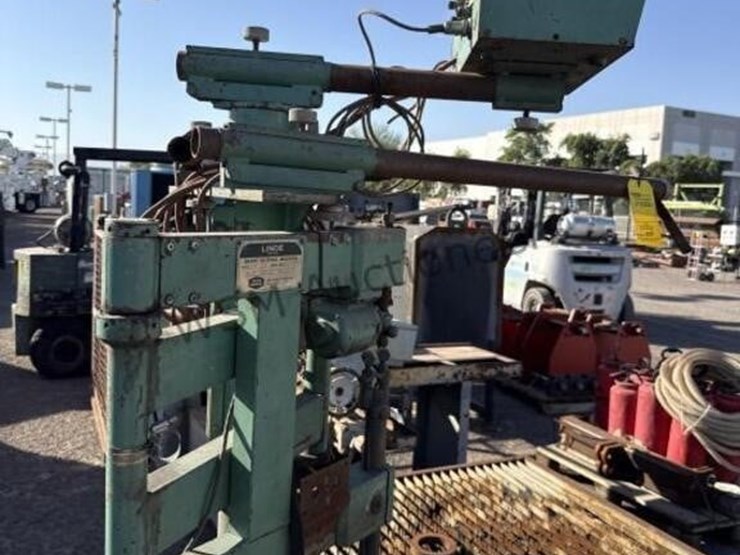 linde-shape-cutting-machine-on-table-image-6