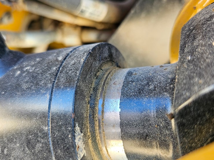 2023-caterpillar-299d3-image-90