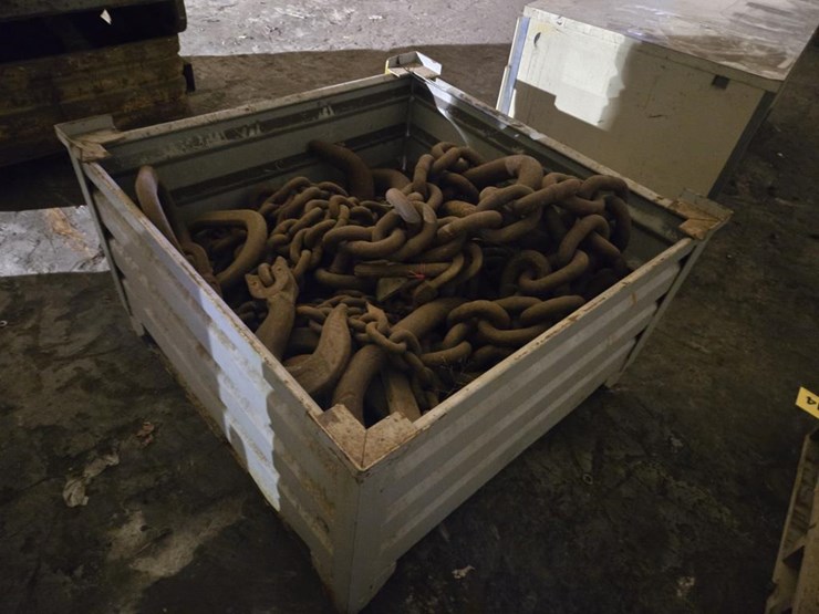 #3413-•-steel-crate-w/-misc.-heavy-duty-chains-image-3