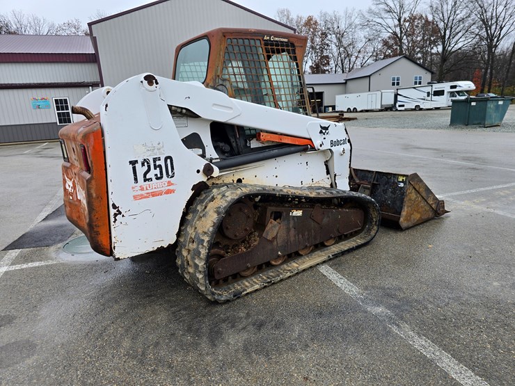 bobcat-t250-image-24