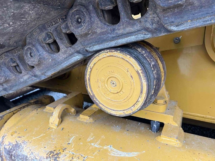 2022-caterpillar-d7-image-18