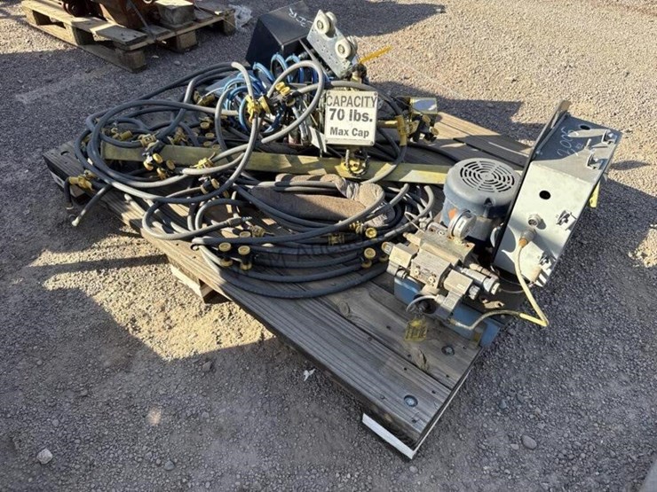 pallet-of-misc-vac-lift-equipment-image-2