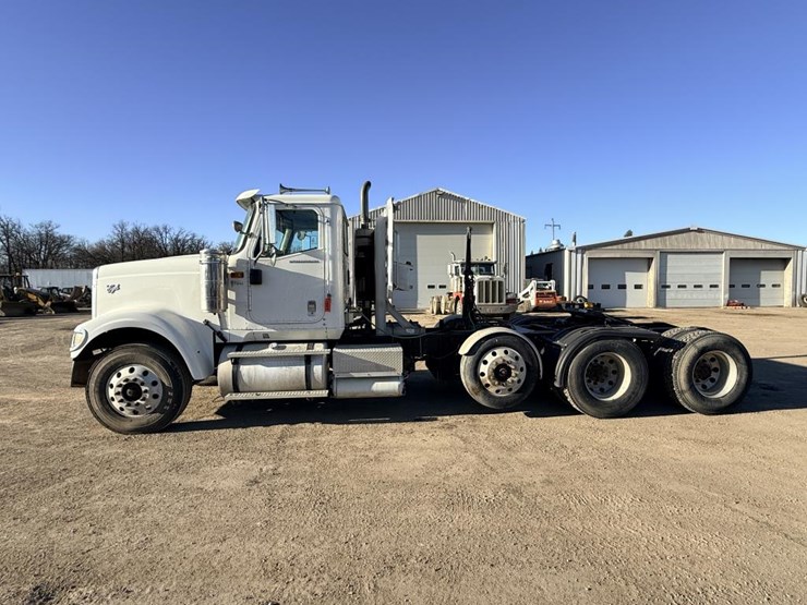 #1965-•-2008-international-eagle-day-cab-truck-tractor-image-2