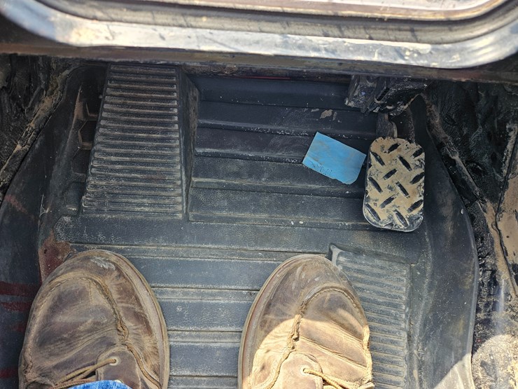 2023-caterpillar-299d3-image-54