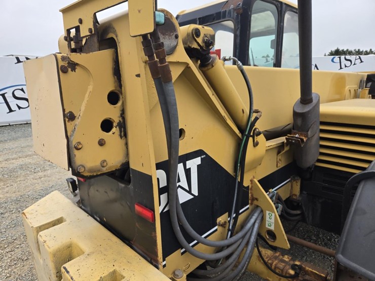 caterpillar-th83-image-27