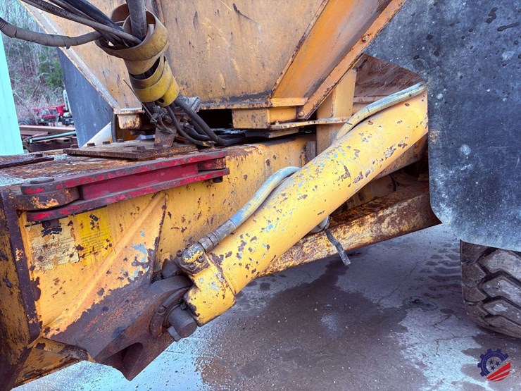 1995-volvo-a30-image-28