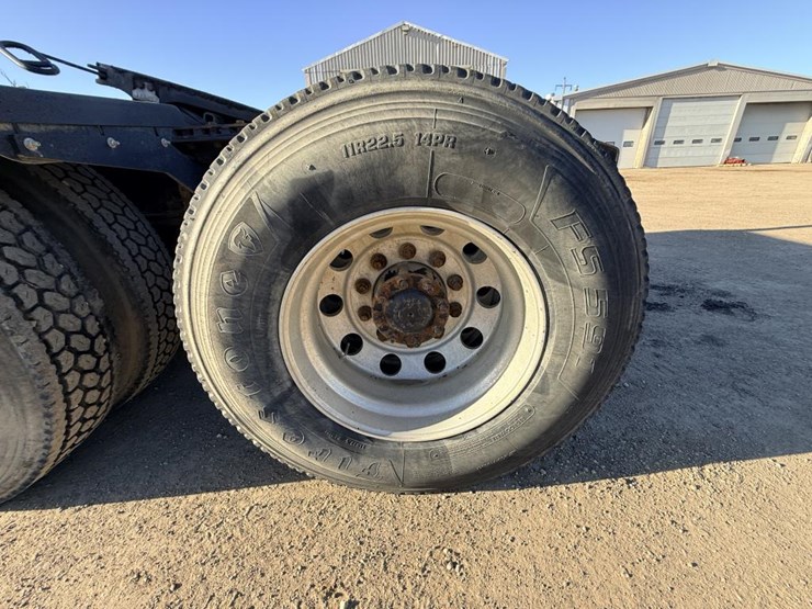 #1965-•-2008-international-eagle-day-cab-truck-tractor-image-59