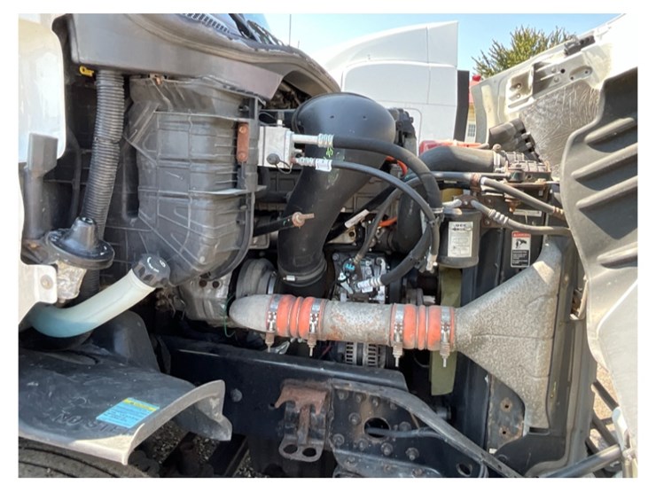 2016-freightliner-ca113-daycab-image-21