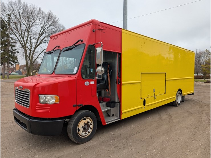 2017-freightliner-mt55-image-1