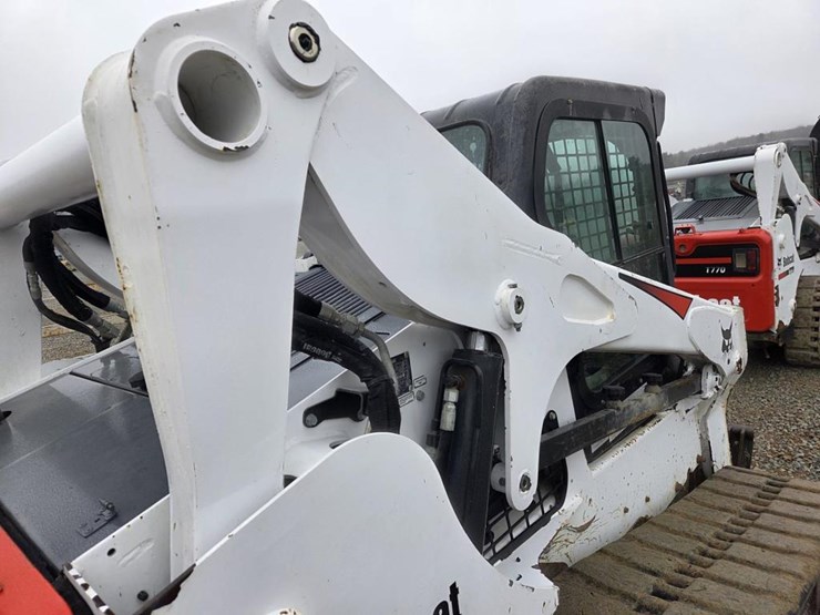 2020-bobcat-t740-image-16