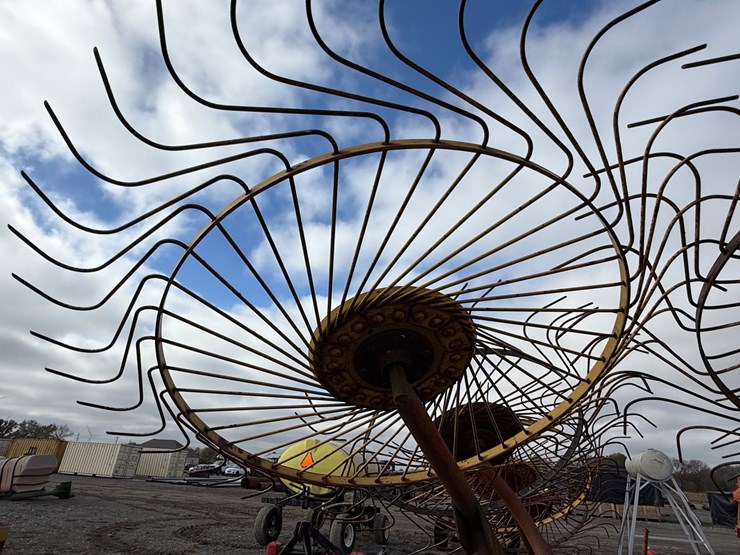 #22611-•-8-wheel-hay-rake-image-12