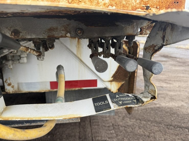 #2000-•-2014-freightliner-altec-digger-derrick-image-51