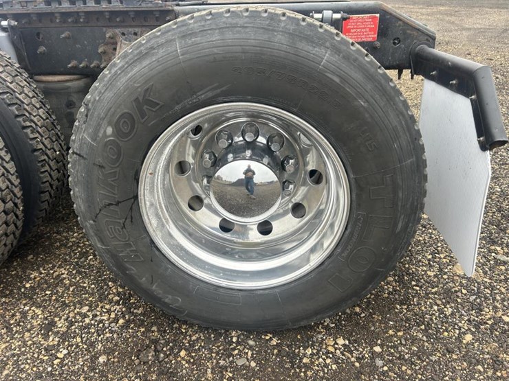 #1676-•-2015-volvo-vnl-day-cab-truck-tractor-image-58