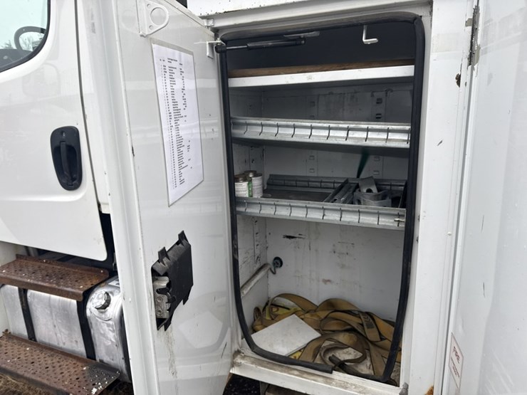 #2000-•-2014-freightliner-altec-digger-derrick-image-37