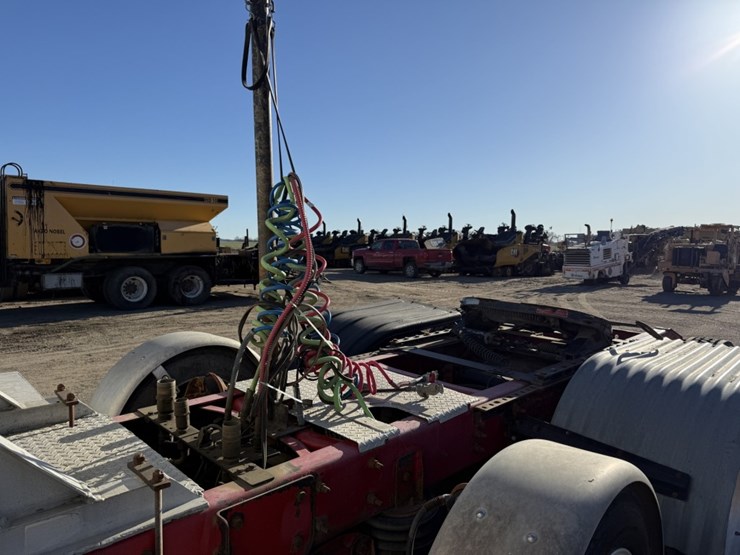 #1952-•-2008-international-eagle-day-cab-truck-tractor-image-32