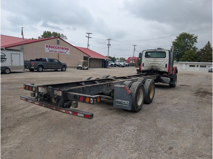 2012-international-7600-image-9