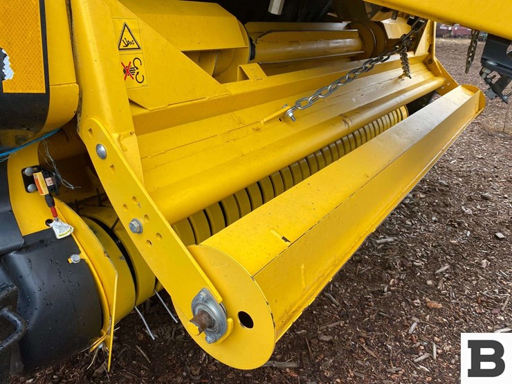 new-holland-340-image-15