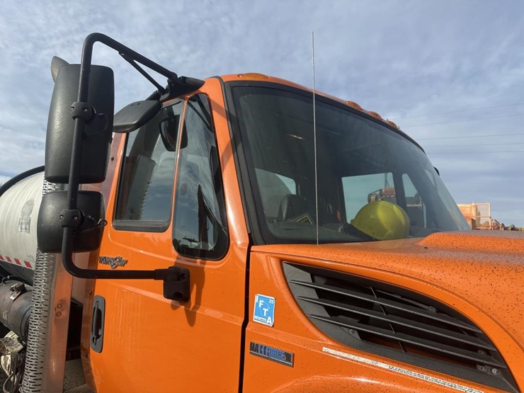 2009-international-7400-image-20