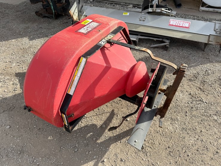 western-2500-salt-spreader-image-3