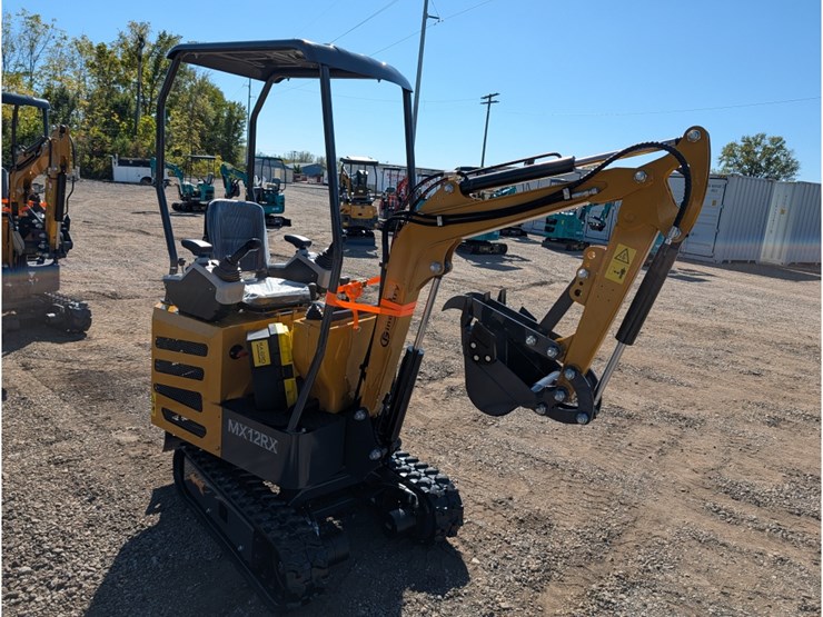 cfg-mx12rx-mini-excavator-w/-mechanical-thumb-image-3
