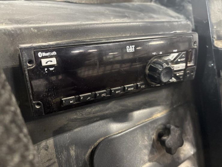 2018-caterpillar-228-image-43