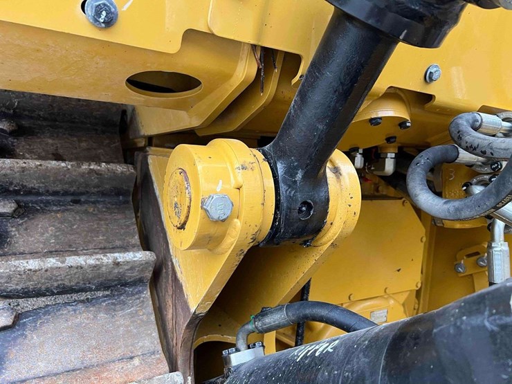 2022-caterpillar-d7-image-24