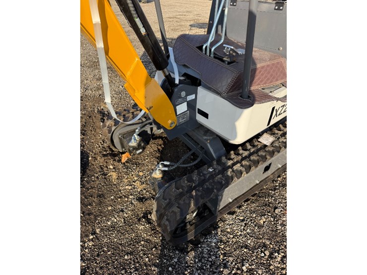 cfg-xz20r-mini-excavator-w/-mechanical-thumb-image-6