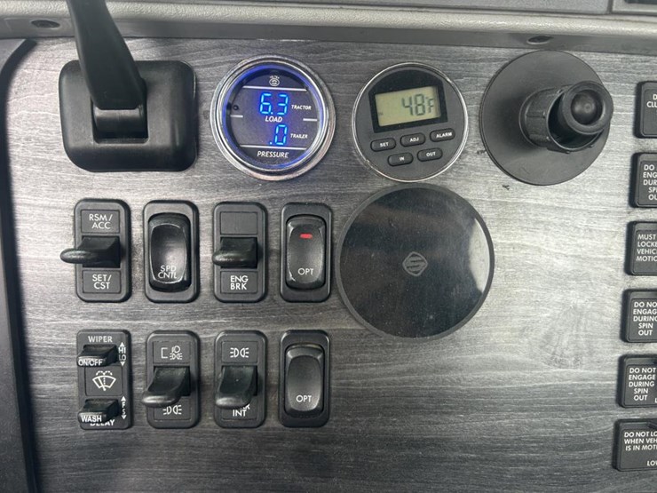 #1675-•-2016-freightliner-harrison-glider-kit-day-cab-truc-image-80