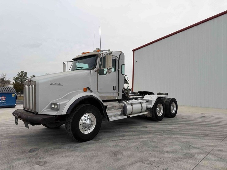 2012-kenworth-t800-image-1