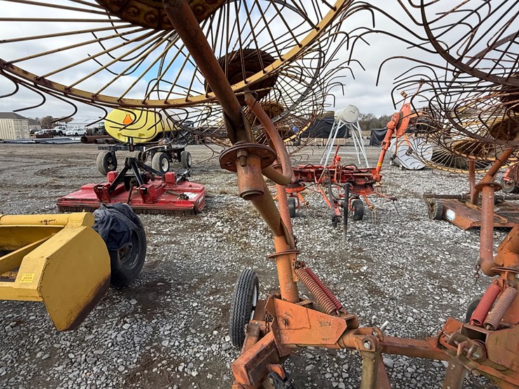 #22611-•-8-wheel-hay-rake-image-17