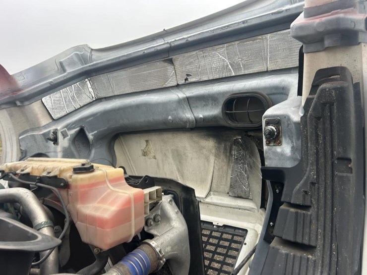 #1676-•-2015-volvo-vnl-day-cab-truck-tractor-image-50