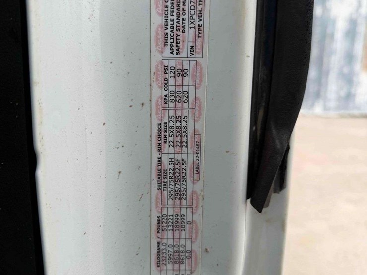 2015-peterbilt-567-image-5