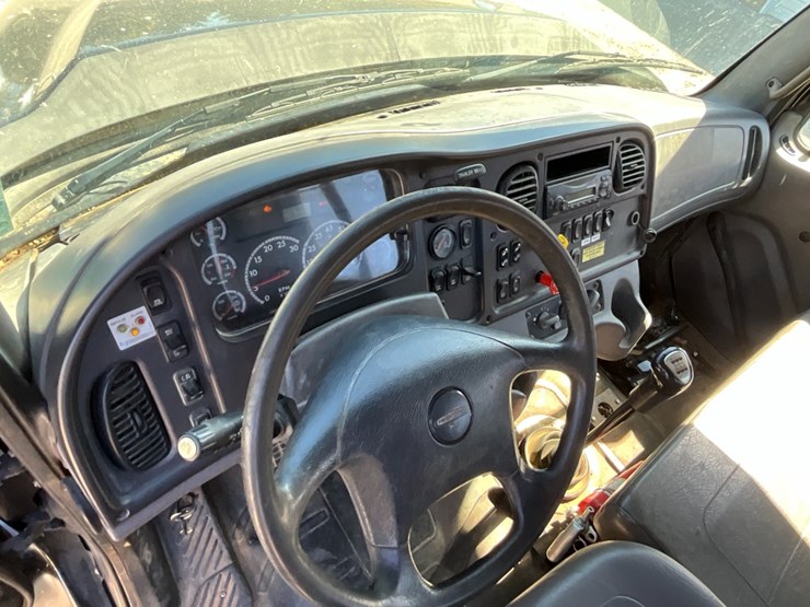 2013-freightliner-sd114-material-crane-image-24