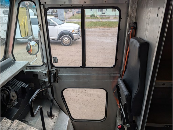 2017-freightliner-mt55-image-14